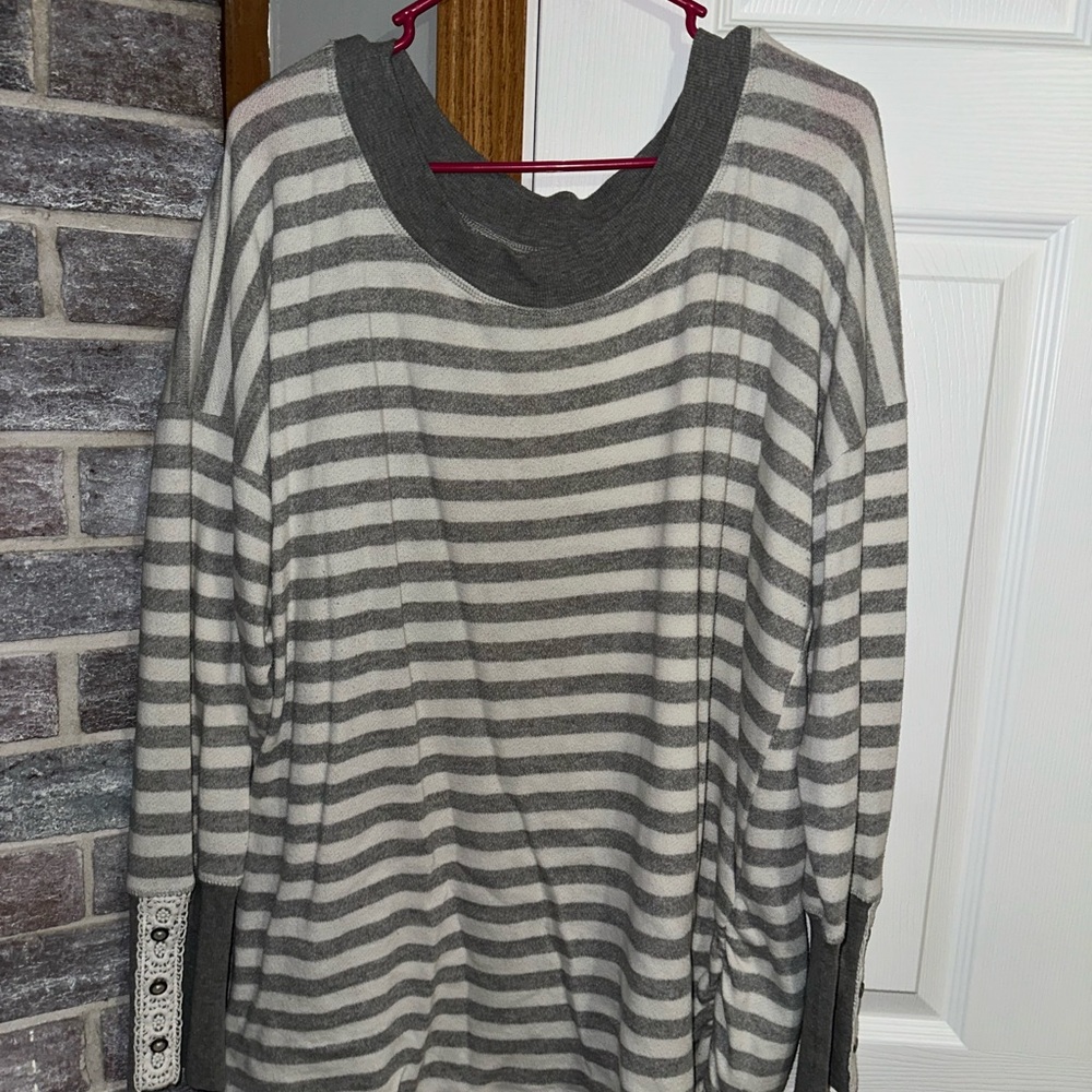 Maurices Gray Striped Women's Sweatshirt